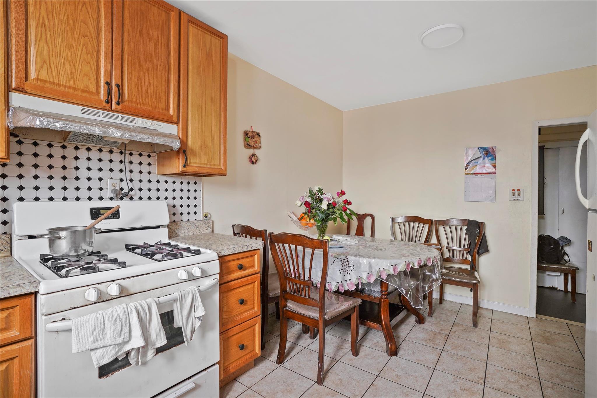 1890 W 6th Street Property Photo 9