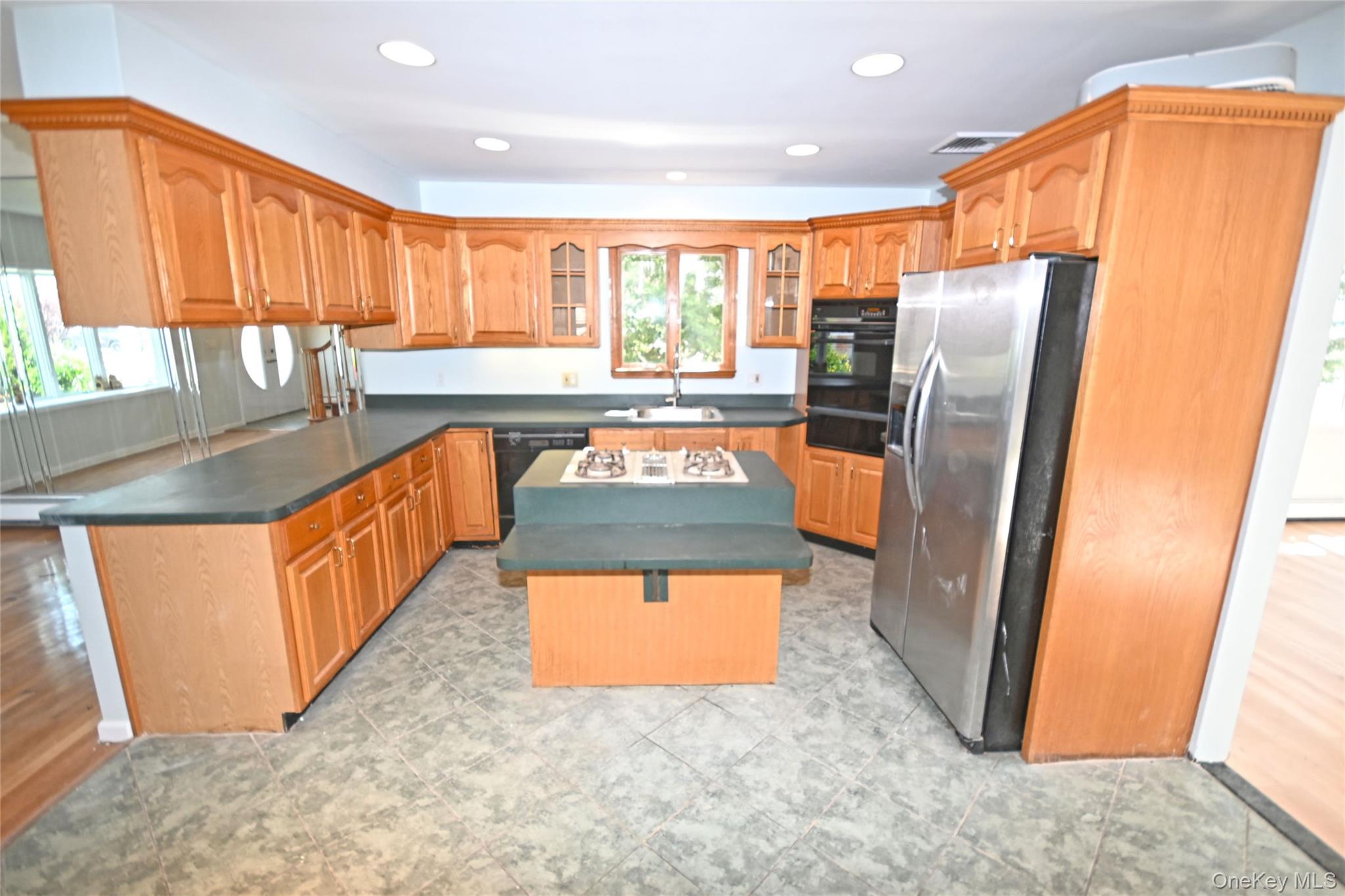 2198 Willow Street Property Photo 2