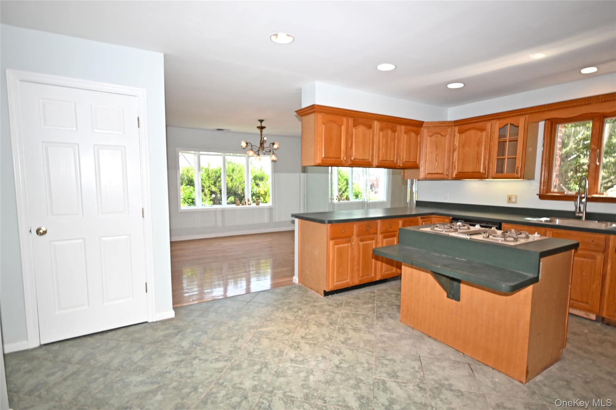 2198 Willow Street Property Photo 4