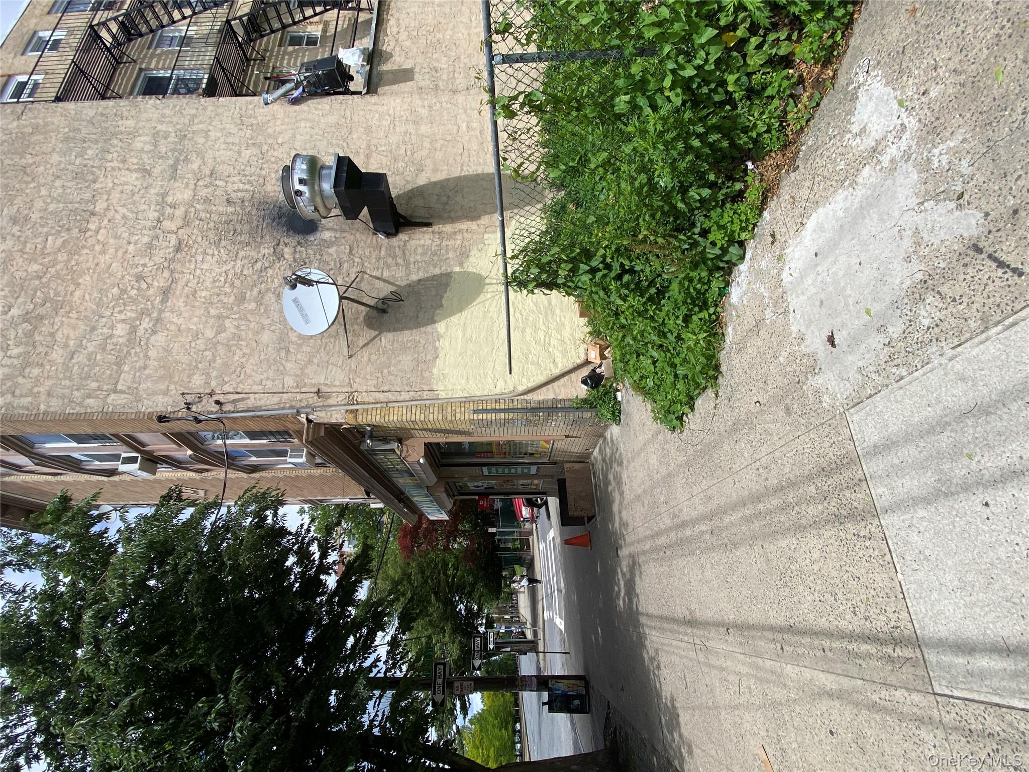 354 Riverdale Avenue Property Photo 8