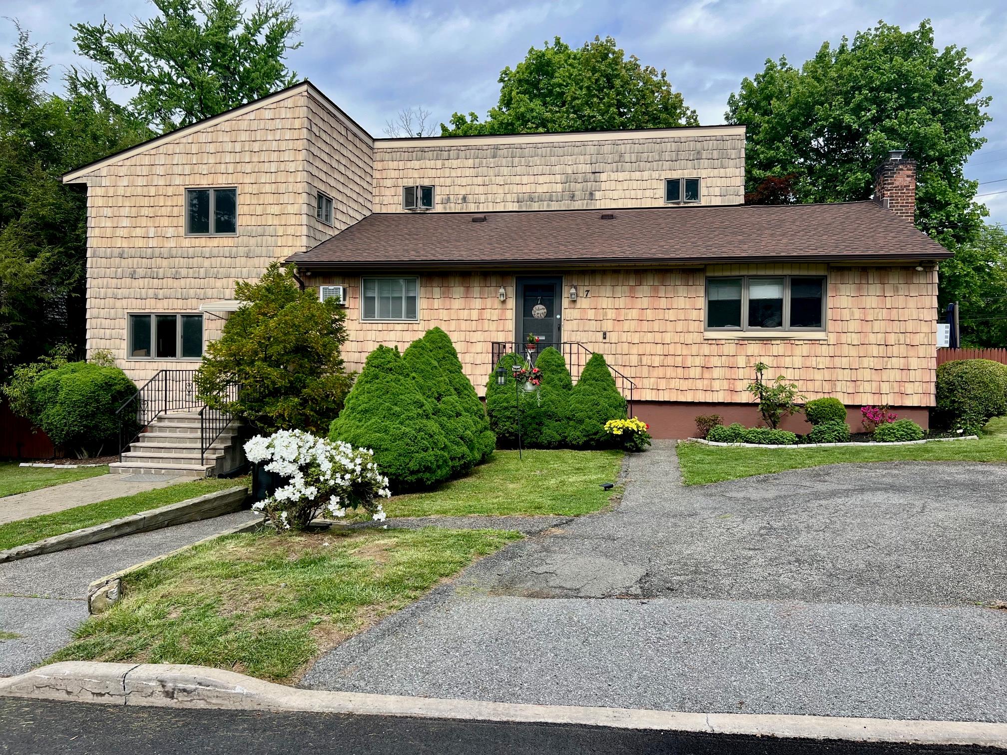 7 Oak Street Property Photo