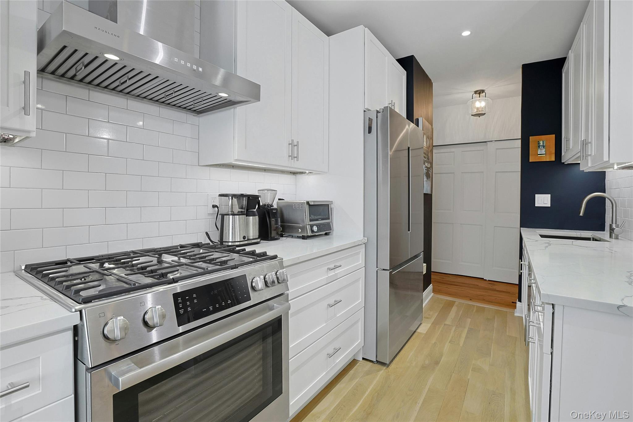 68 E Hartsdale Avenue 4j Property Photo 2