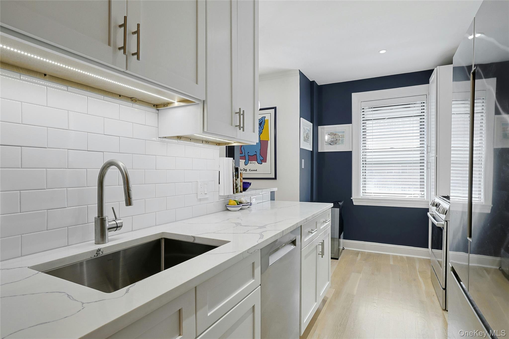 68 E Hartsdale Avenue 4j Property Photo 4