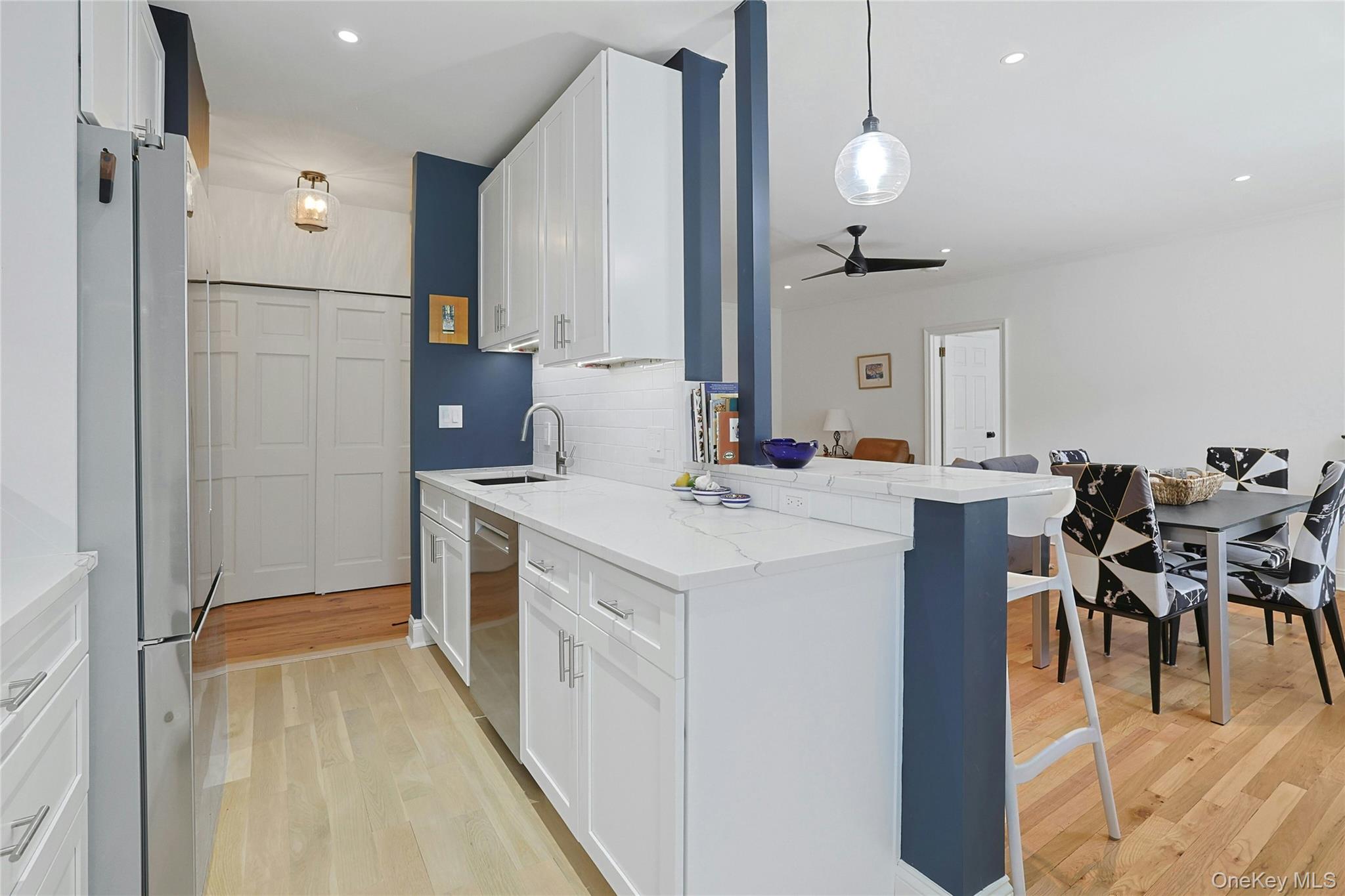 68 E Hartsdale Avenue 4j Property Photo 6