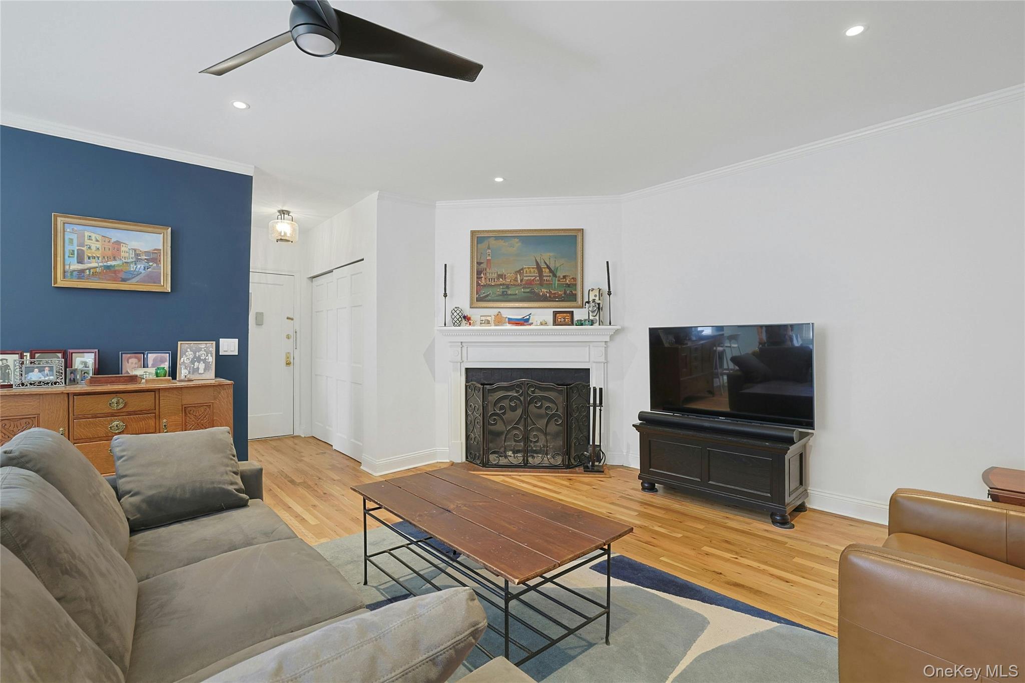 68 E Hartsdale Avenue 4j Property Photo 9