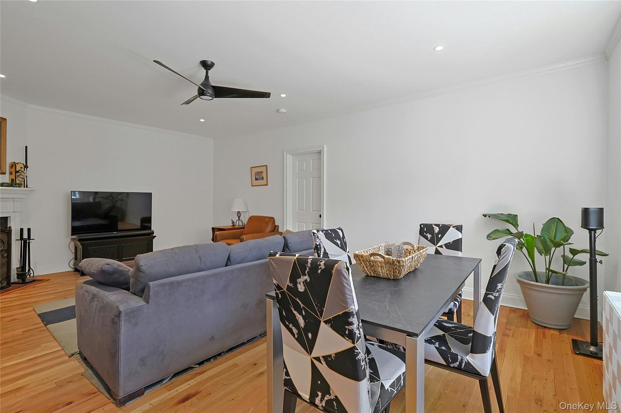 68 E Hartsdale Avenue 4j Property Photo 12
