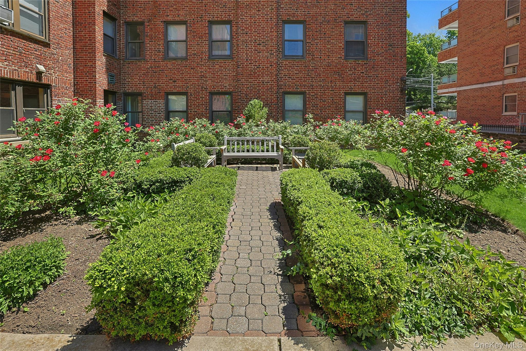 68 E Hartsdale Avenue 4j Property Photo 27