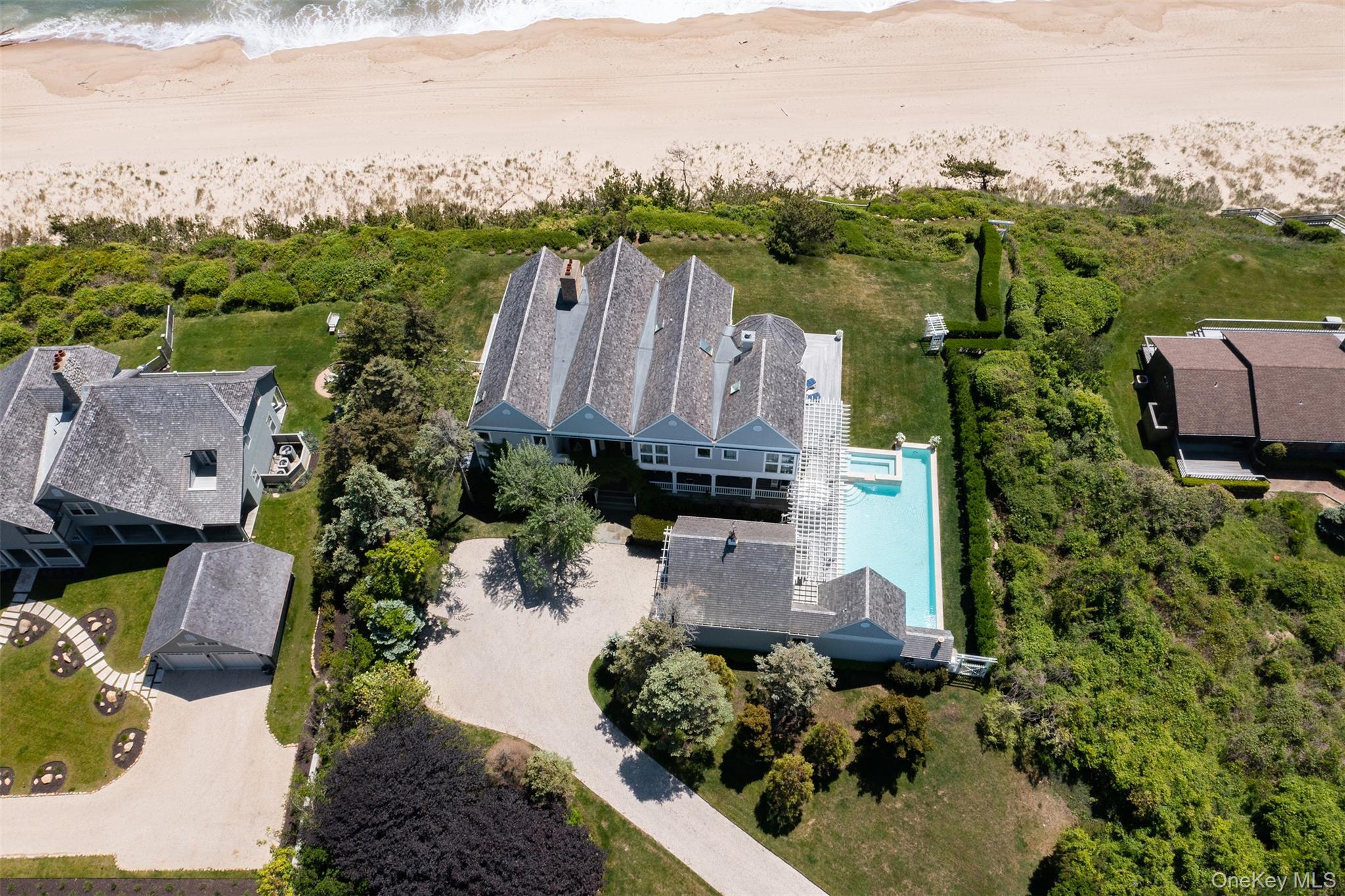 390 Old Montauk Highway Property Photo 2