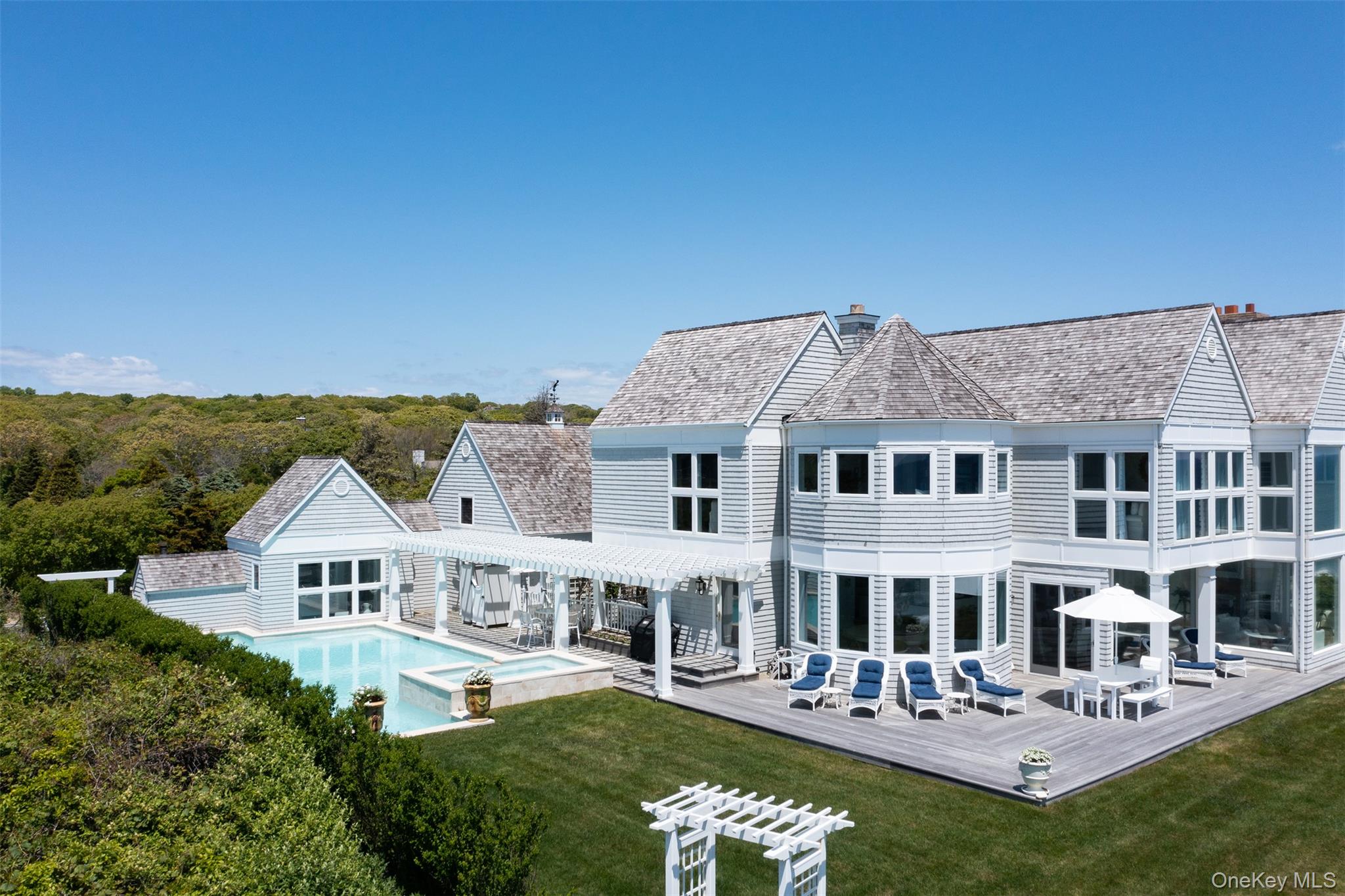 390 Old Montauk Highway Property Photo 4
