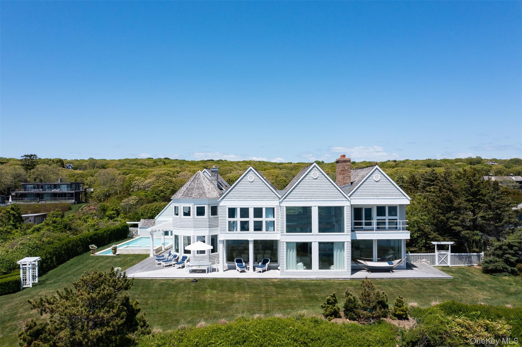 390 Old Montauk Highway Property Photo 6