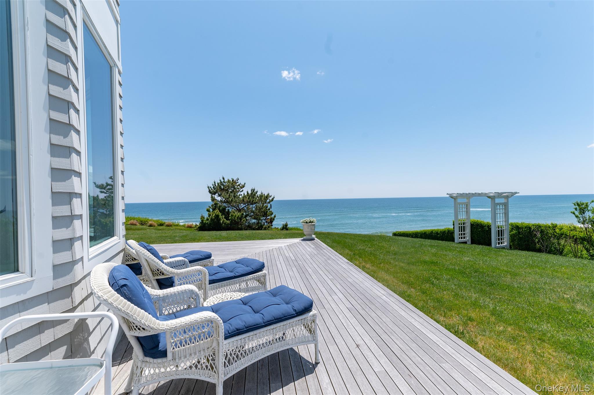 390 Old Montauk Highway Property Photo 8