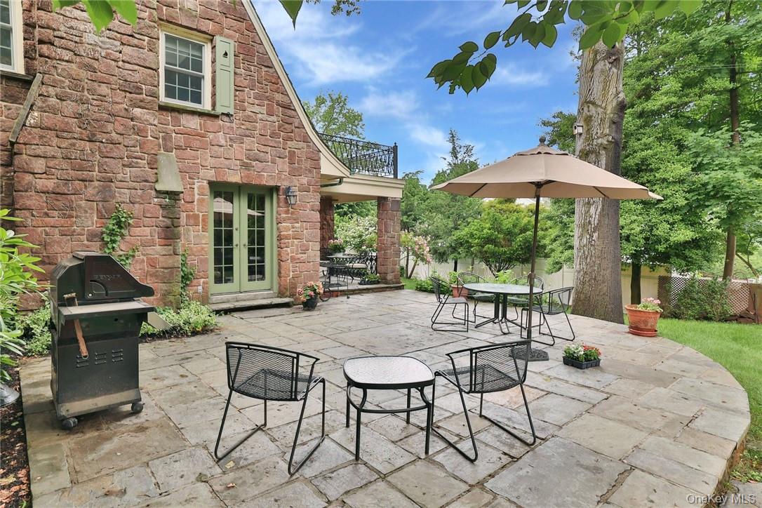 6 Fairmont Avenue Property Photo 23