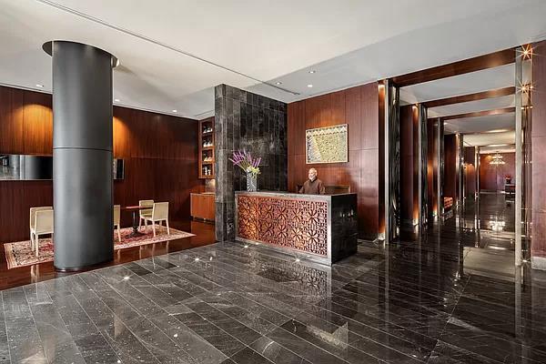 88 Greenwich Street 724 Property Photo 1