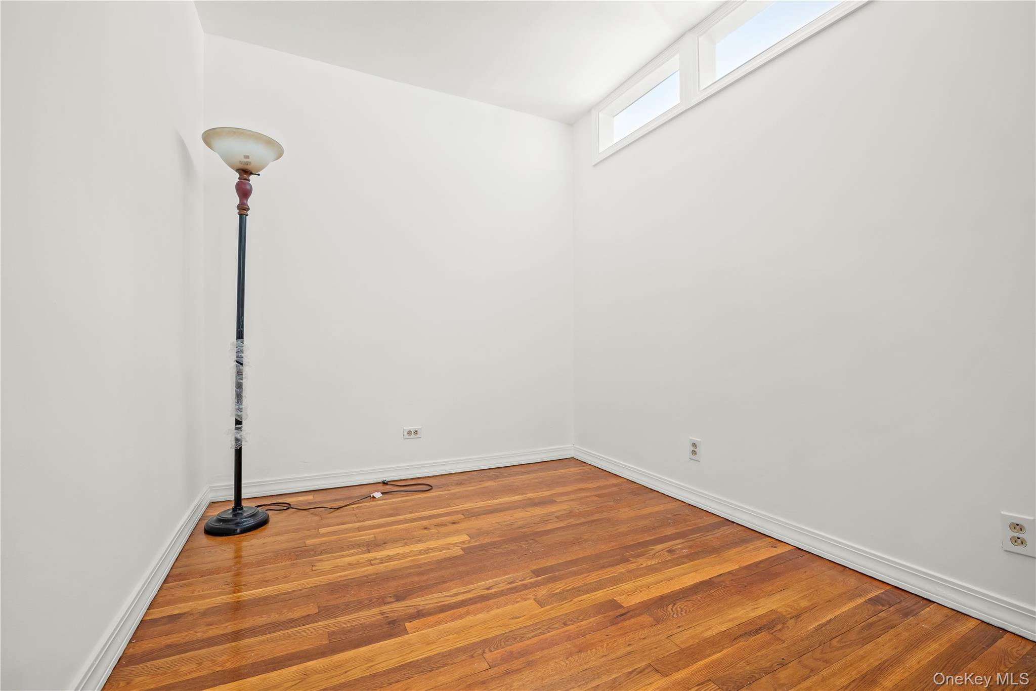 2630 Kingsbridge Terrace 5m Property Photo 4