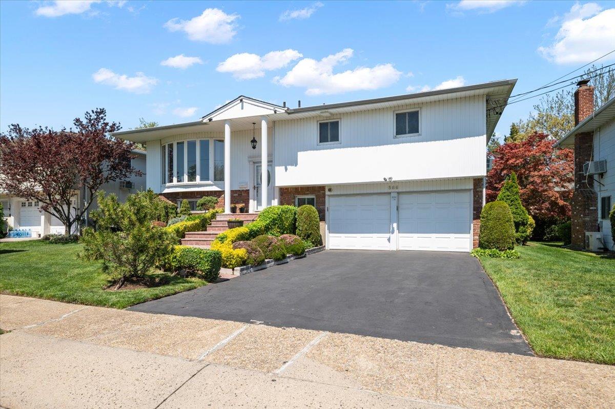 566 Howard Avenue Property Photo