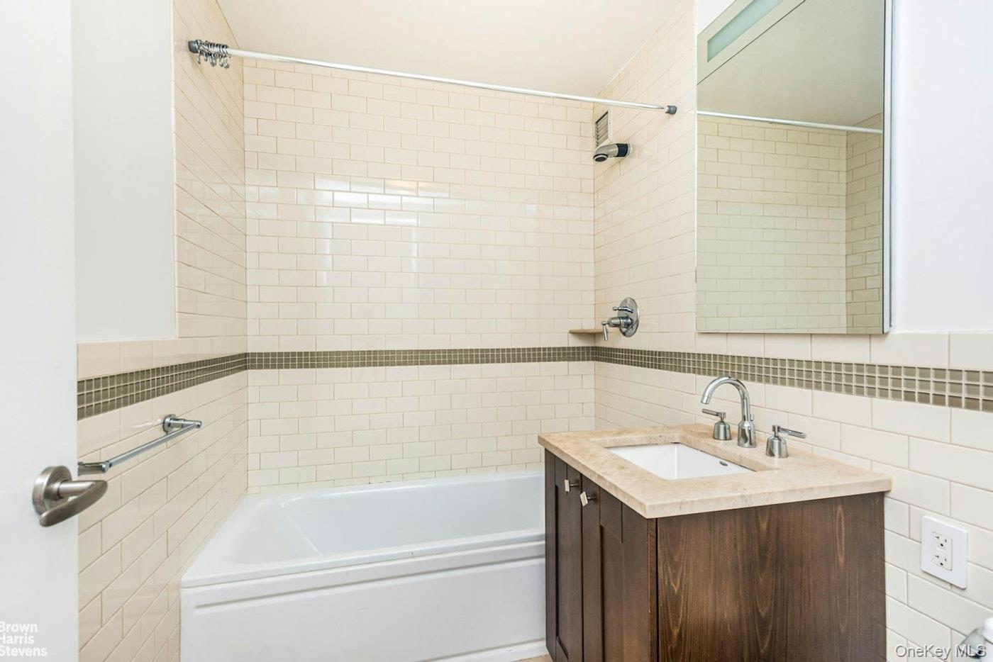 640 W 237 Street 10a Property Photo 13