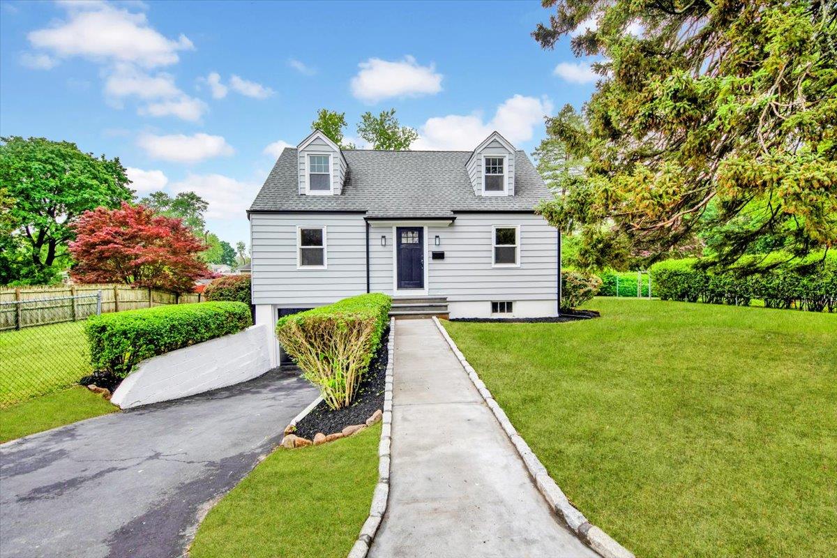 250 Bainbridge Avenue Property Photo 1