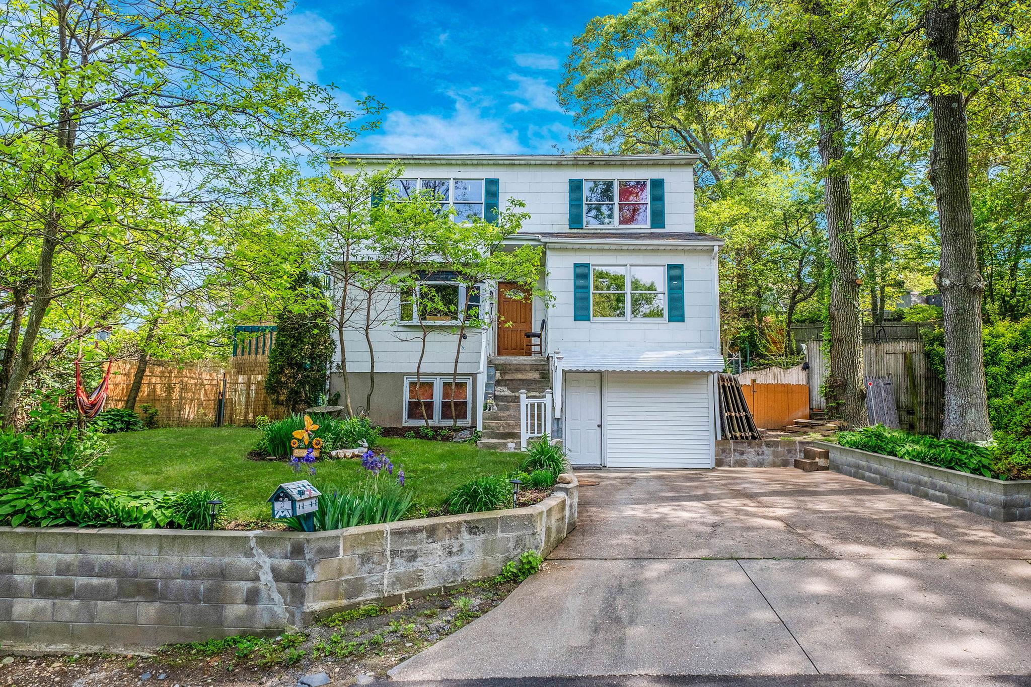 2 Queen Drive Property Photo 1