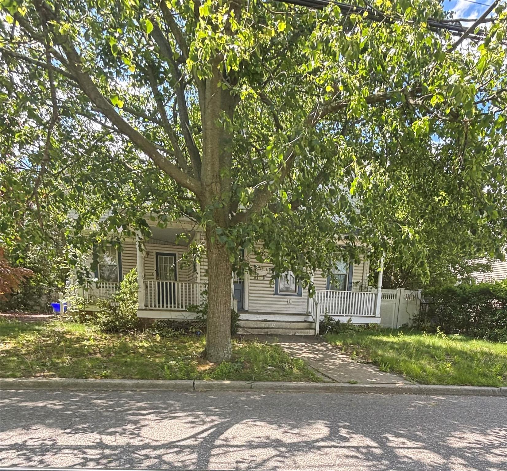 252 Locust Avenue Property Photo 1