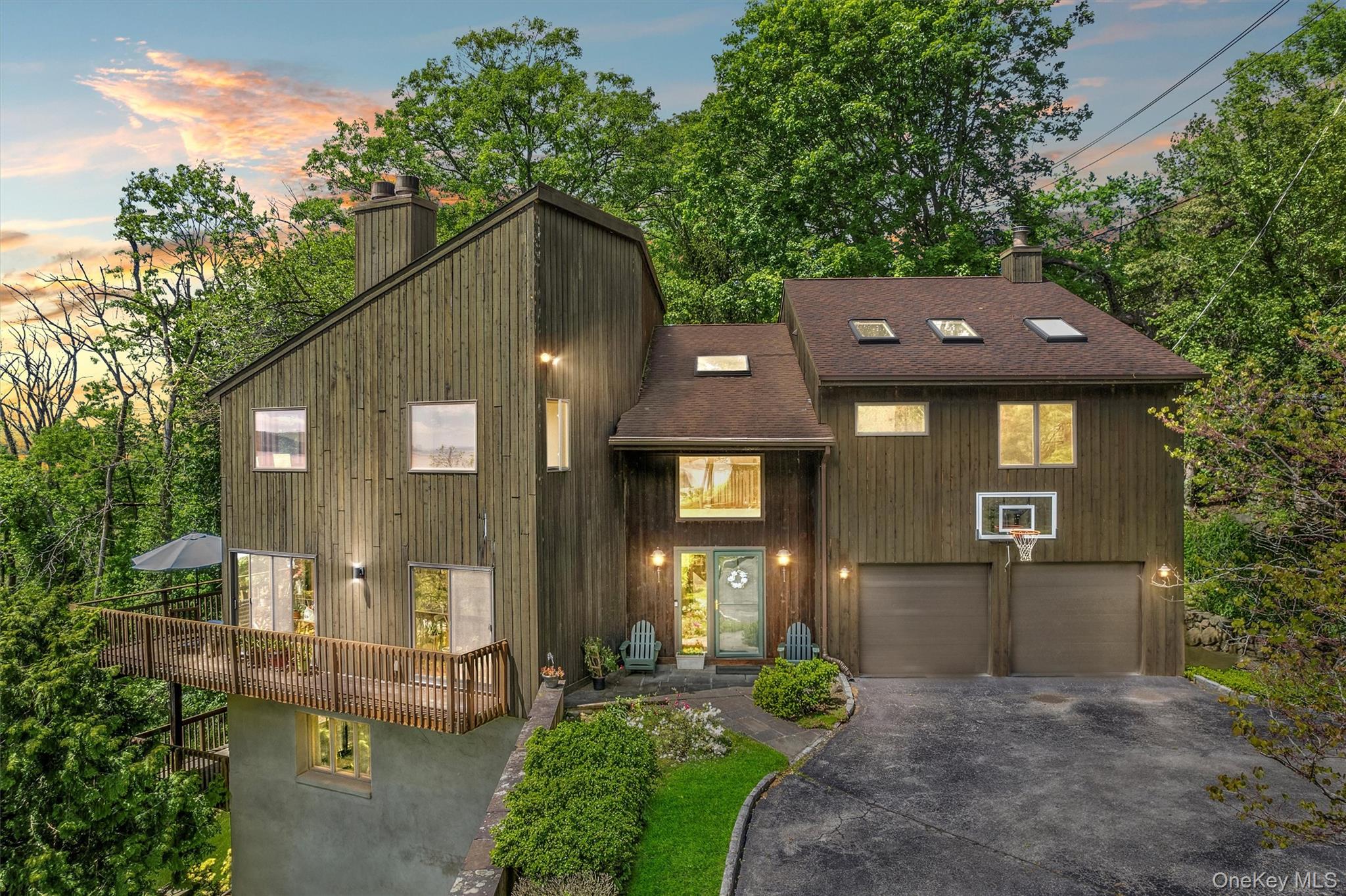 1260 Albany Post Road Property Photo 1