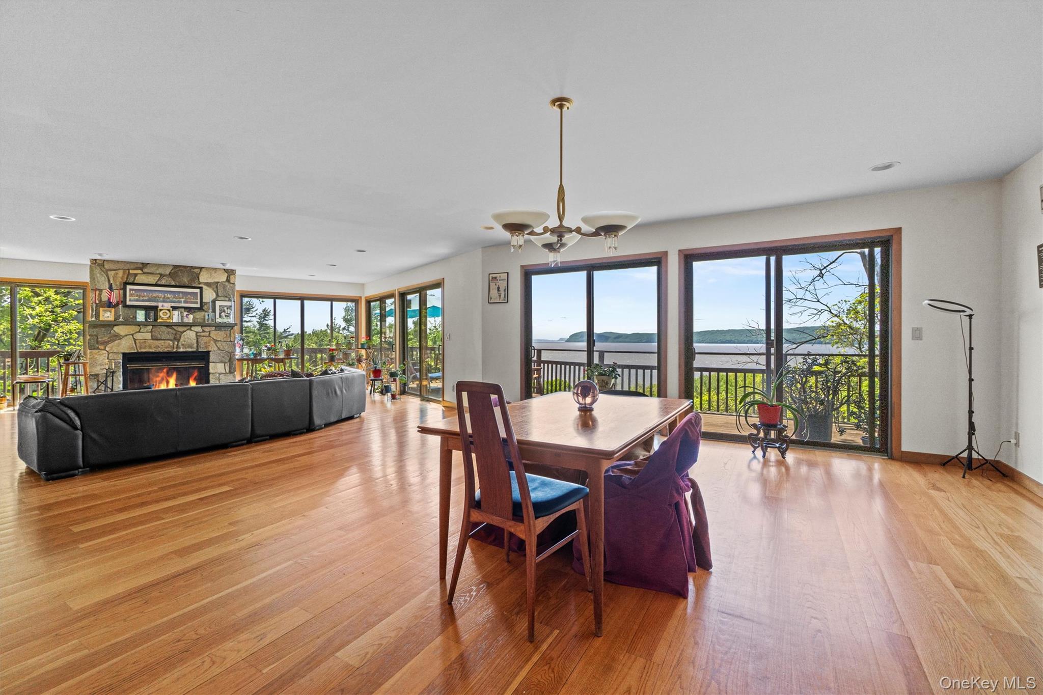 1260 Albany Post Road Property Photo 8