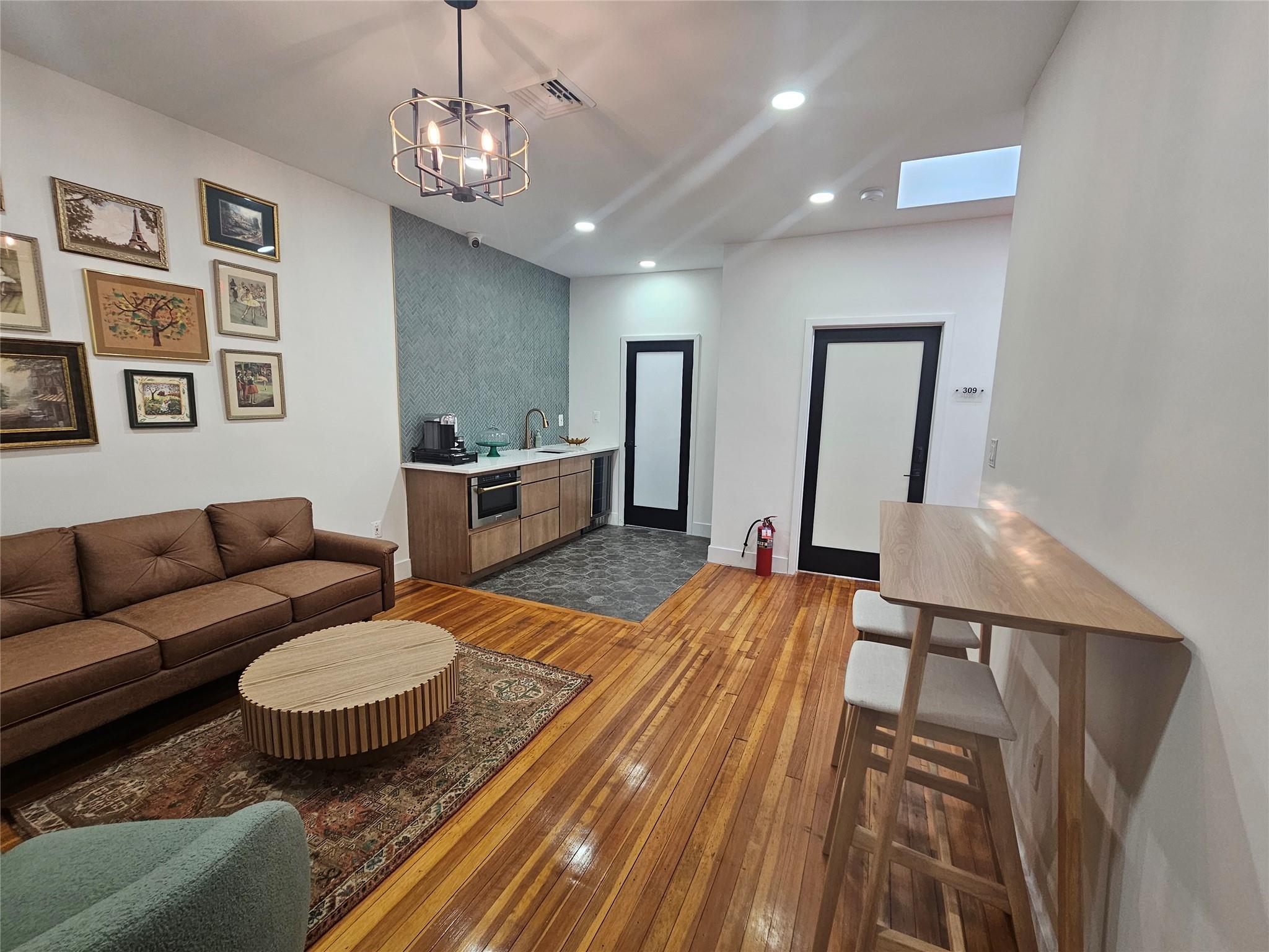 456 Broadway 307 Property Photo 8