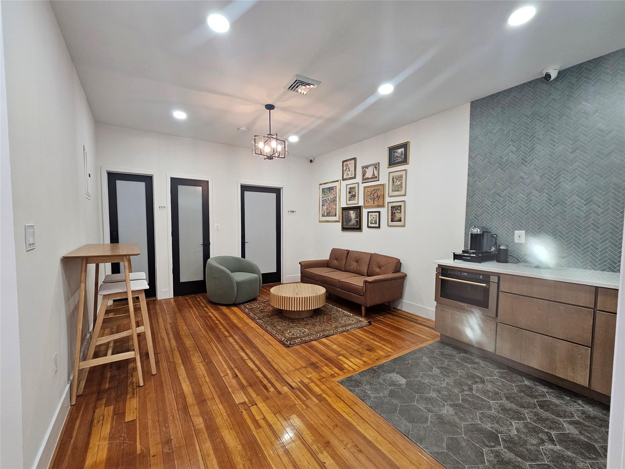 456 Broadway 307 Property Photo 9