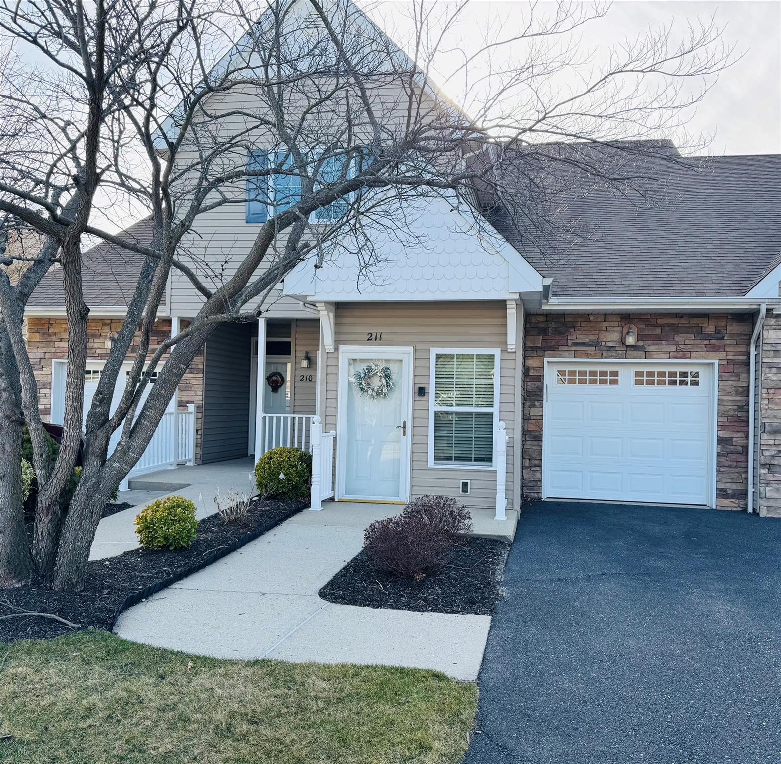 211 Pond Circle Property Photo