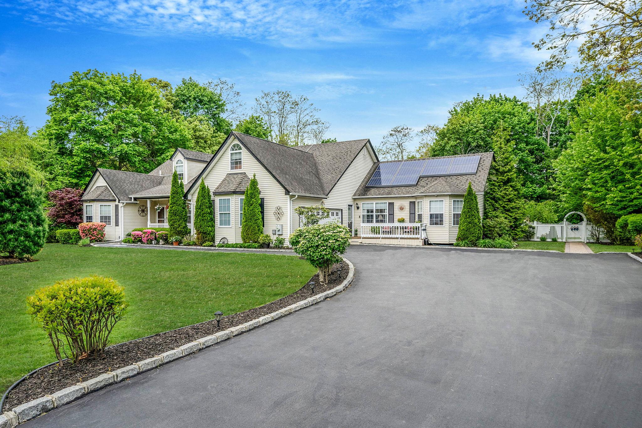 8 Emerald Court Property Photo 1