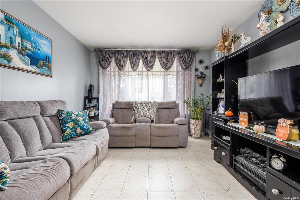 1772 68th Street Property Photo 3