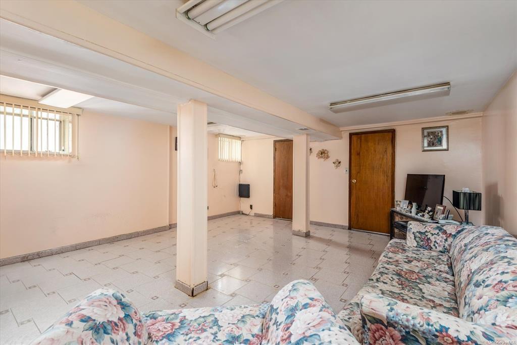 1772 68th Street Property Photo 20