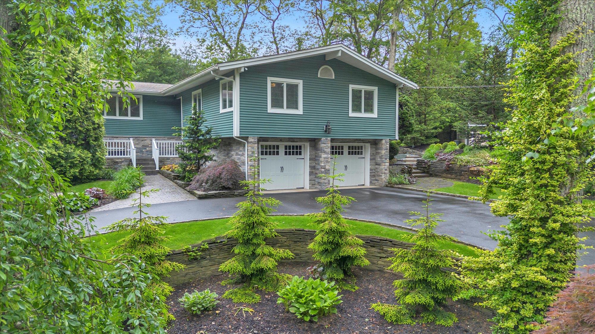 7 Tuxedo Drive Property Photo 1