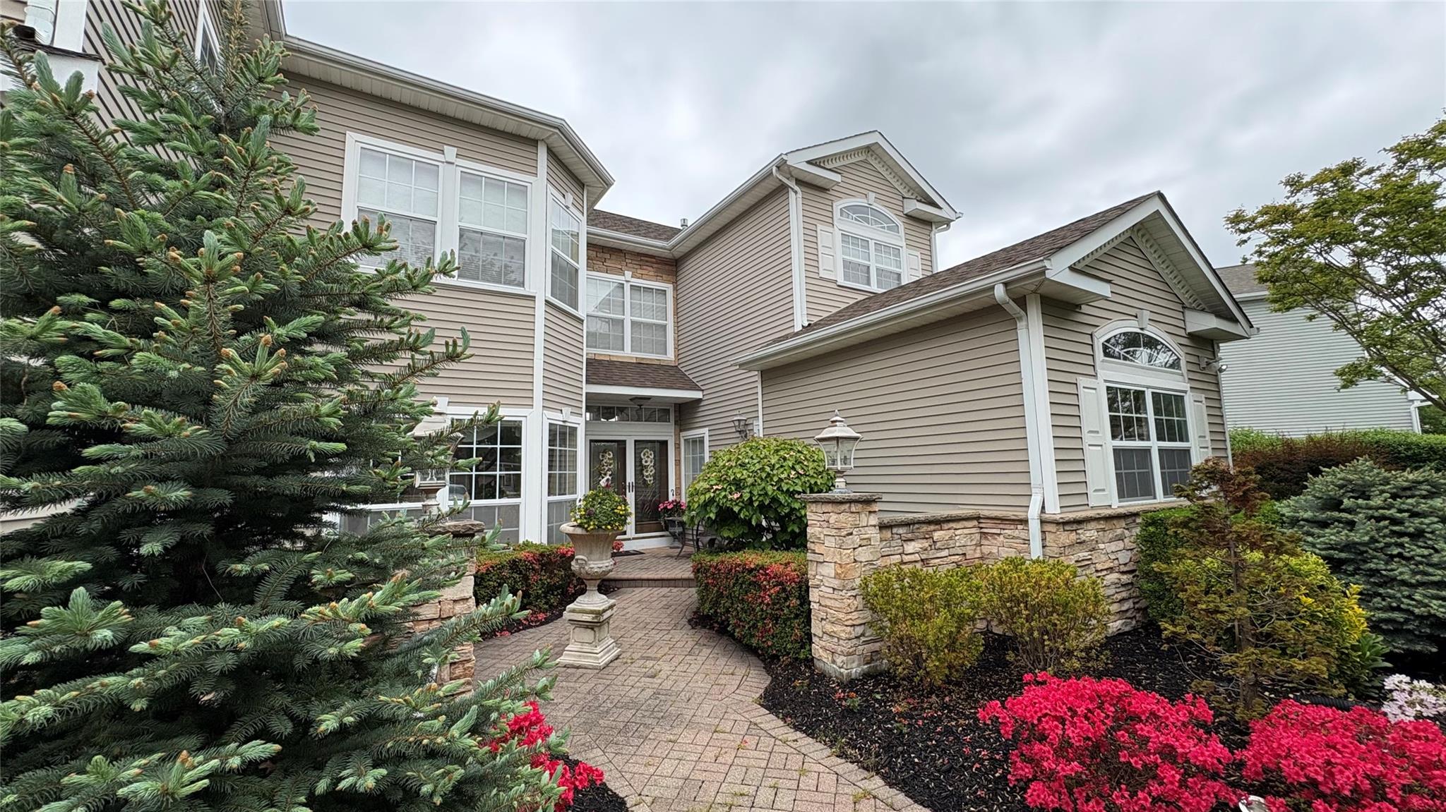 5 Hamlet Drive Property Photo