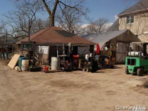 164 Little East Neck Rd Property Photo 2