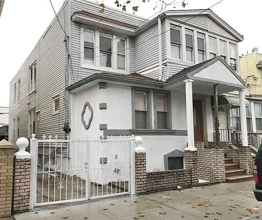 18 Sheridan Ave Property Photo 1