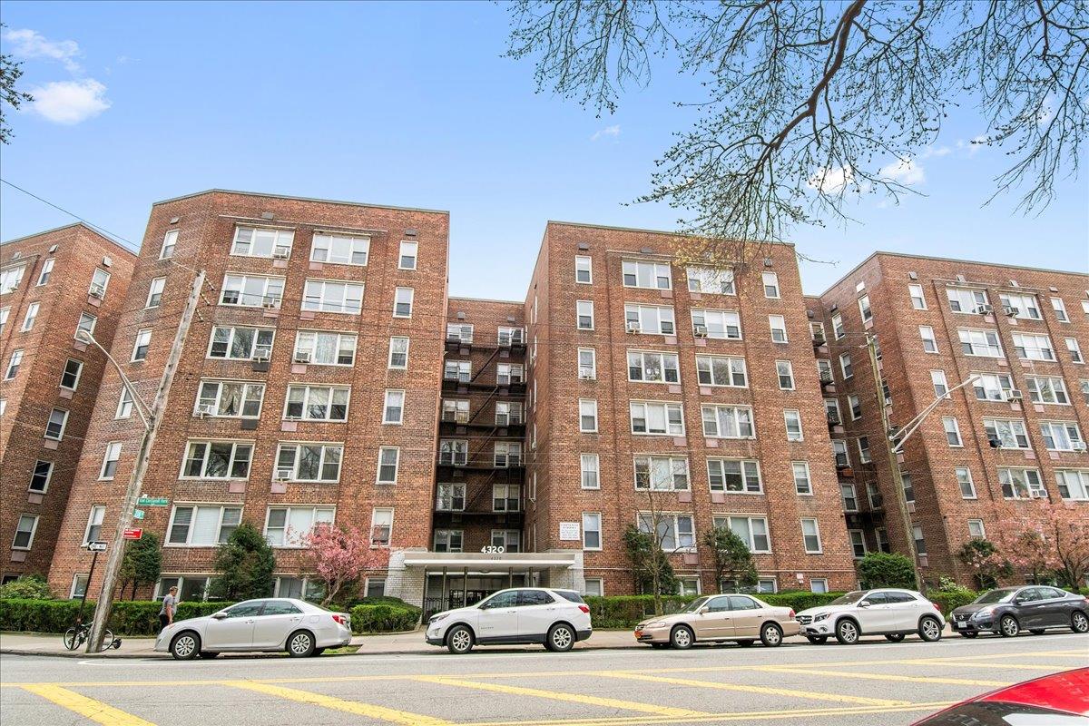 4320 E Van Cortlandt Park 5e Property Photo 1