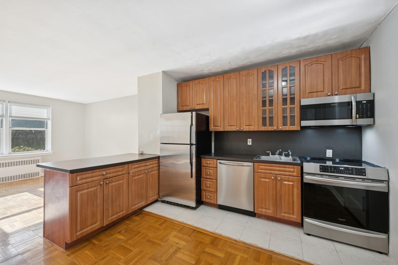 162-21 Powells Cove Boulevard 1M Property Photo 1