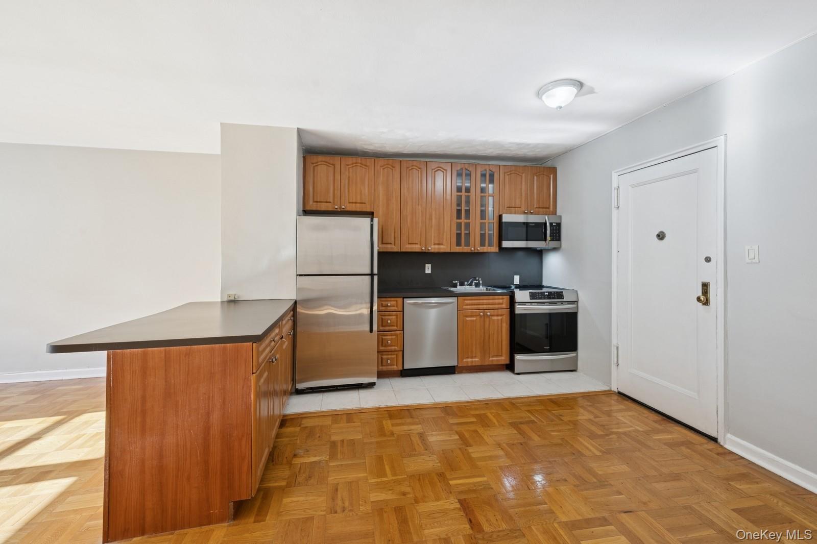 162-21 Powells Cove Boulevard 1m Property Photo 5