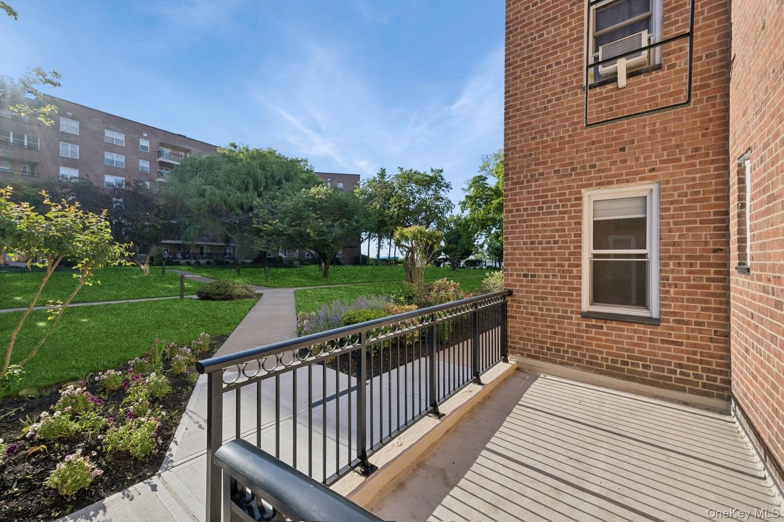 162-21 Powells Cove Boulevard 1m Property Photo 9