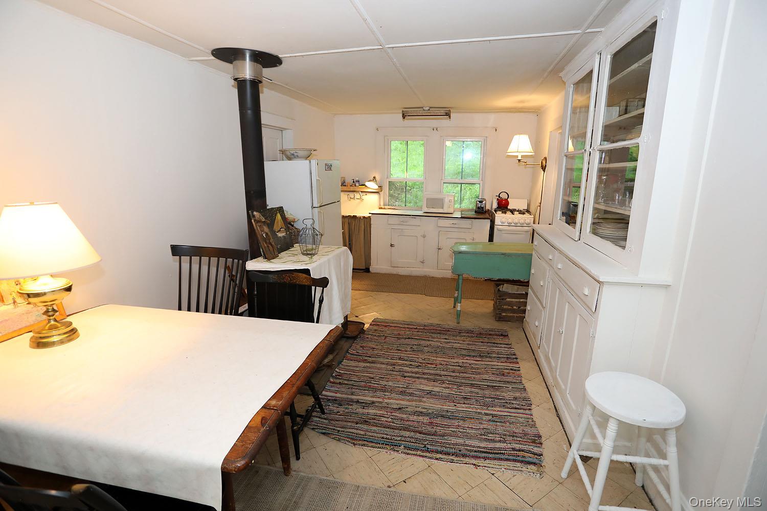 12 Henderson Road Property Photo 8