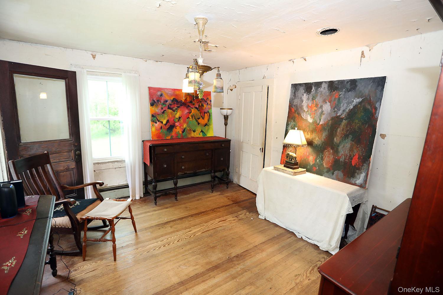 12 Henderson Road Property Photo 10