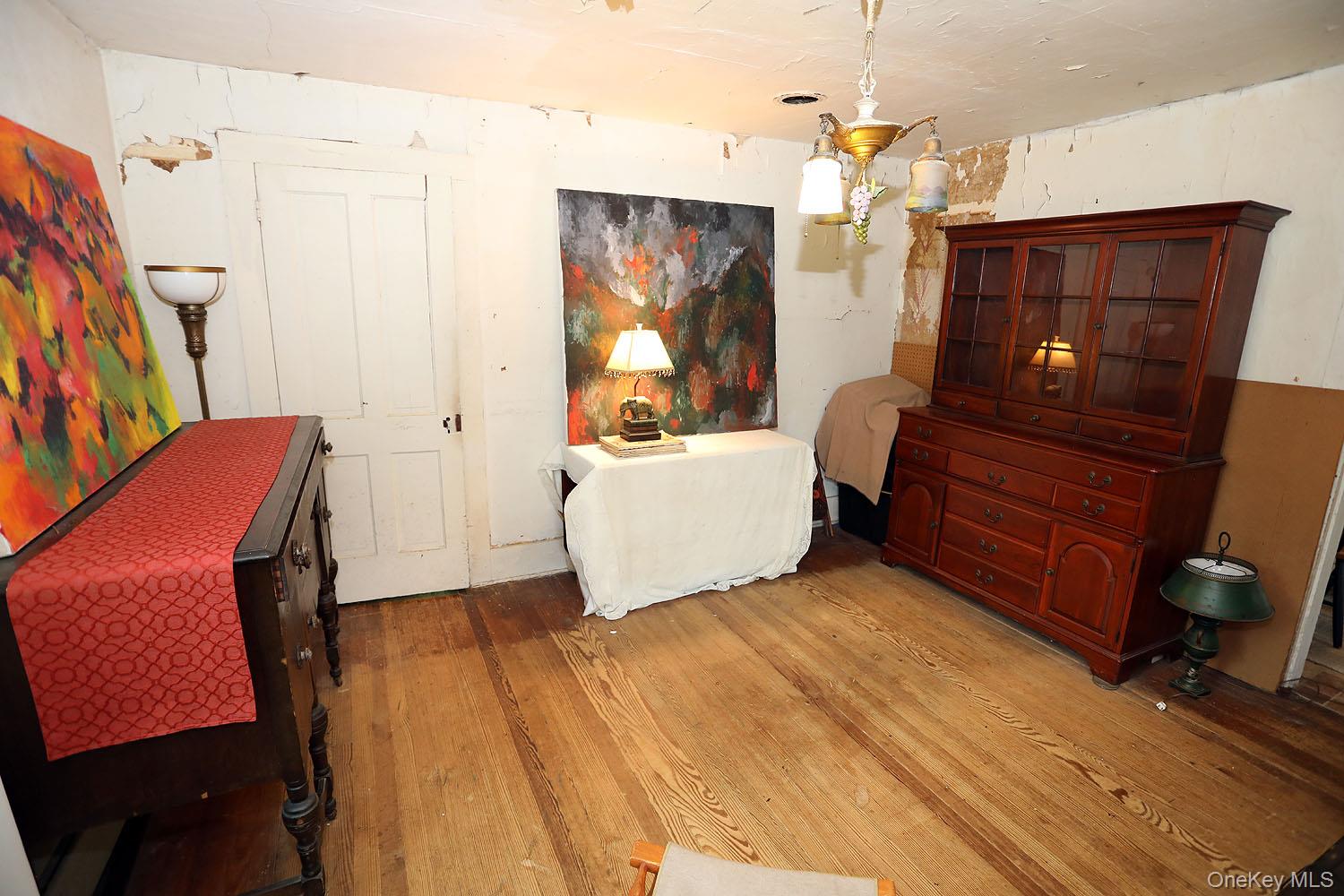 12 Henderson Road Property Photo 11