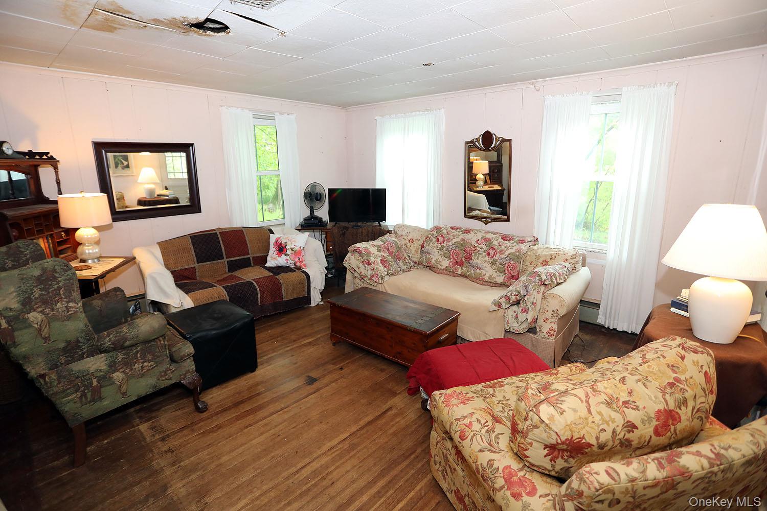 12 Henderson Road Property Photo 12