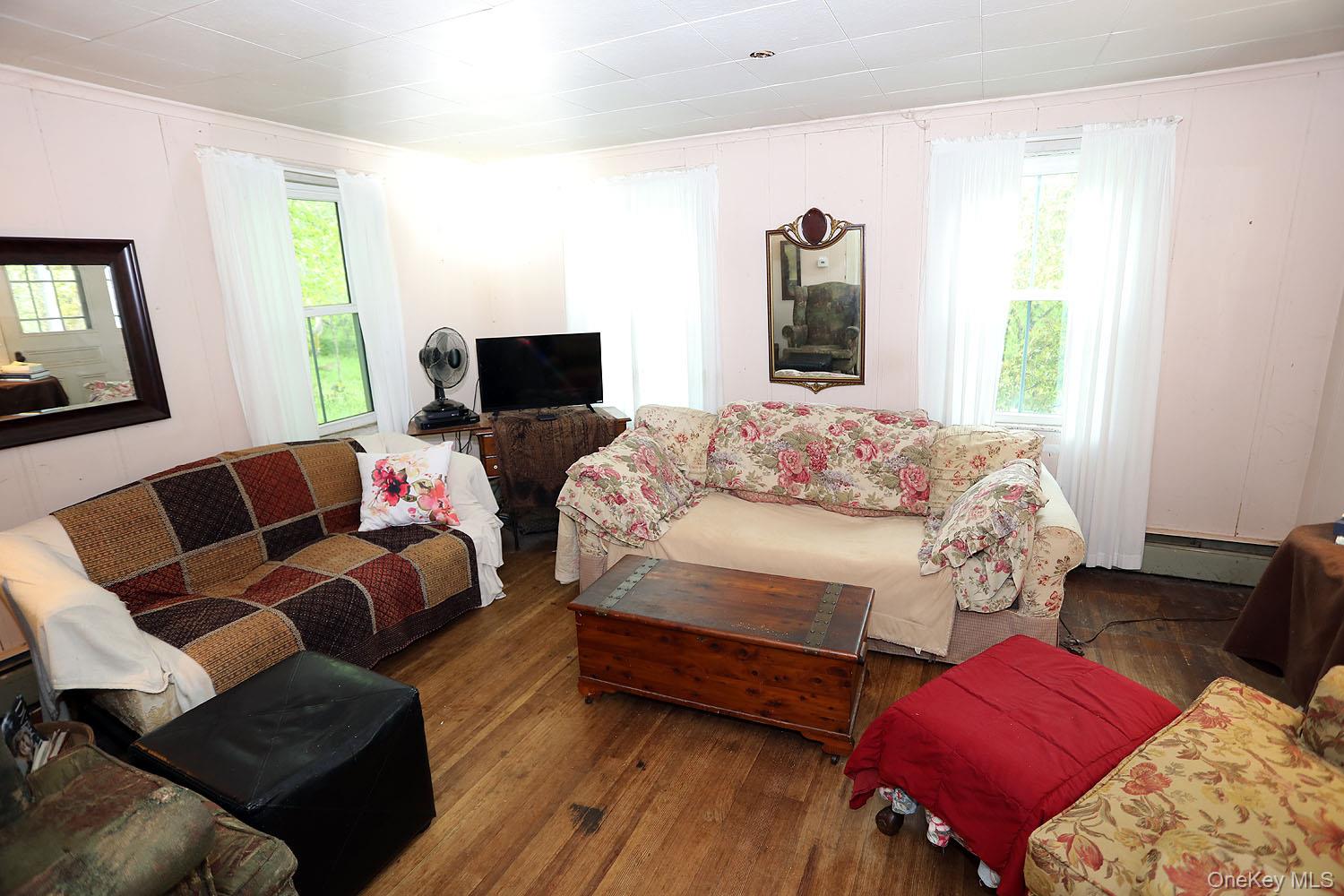 12 Henderson Road Property Photo 13