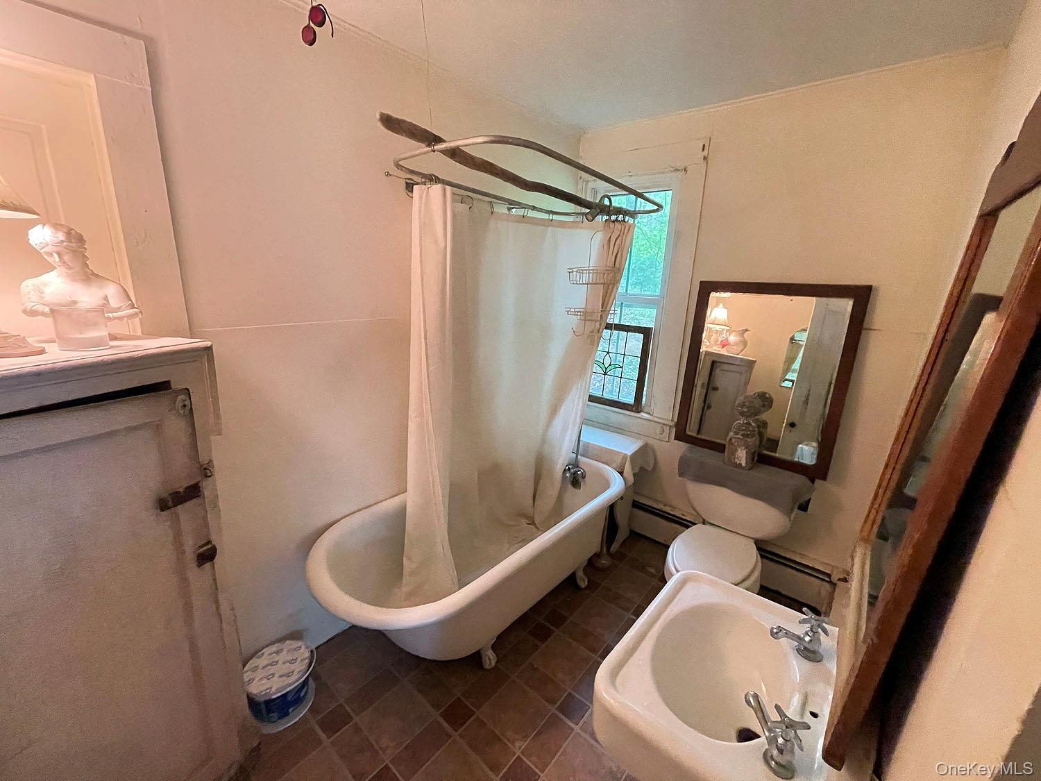 12 Henderson Road Property Photo 14