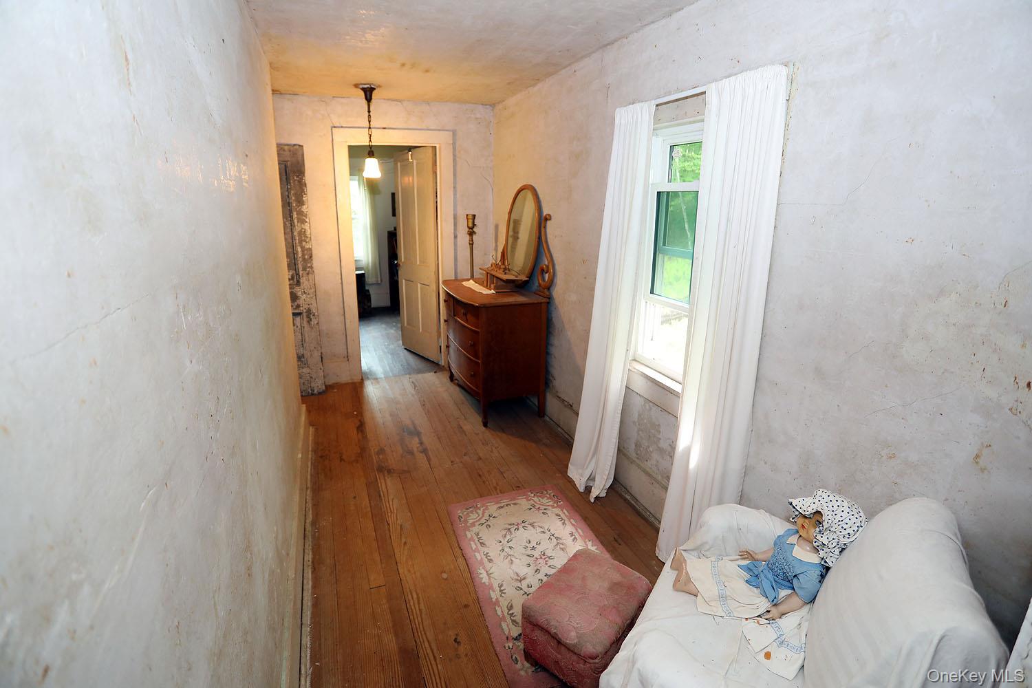 12 Henderson Road Property Photo 16