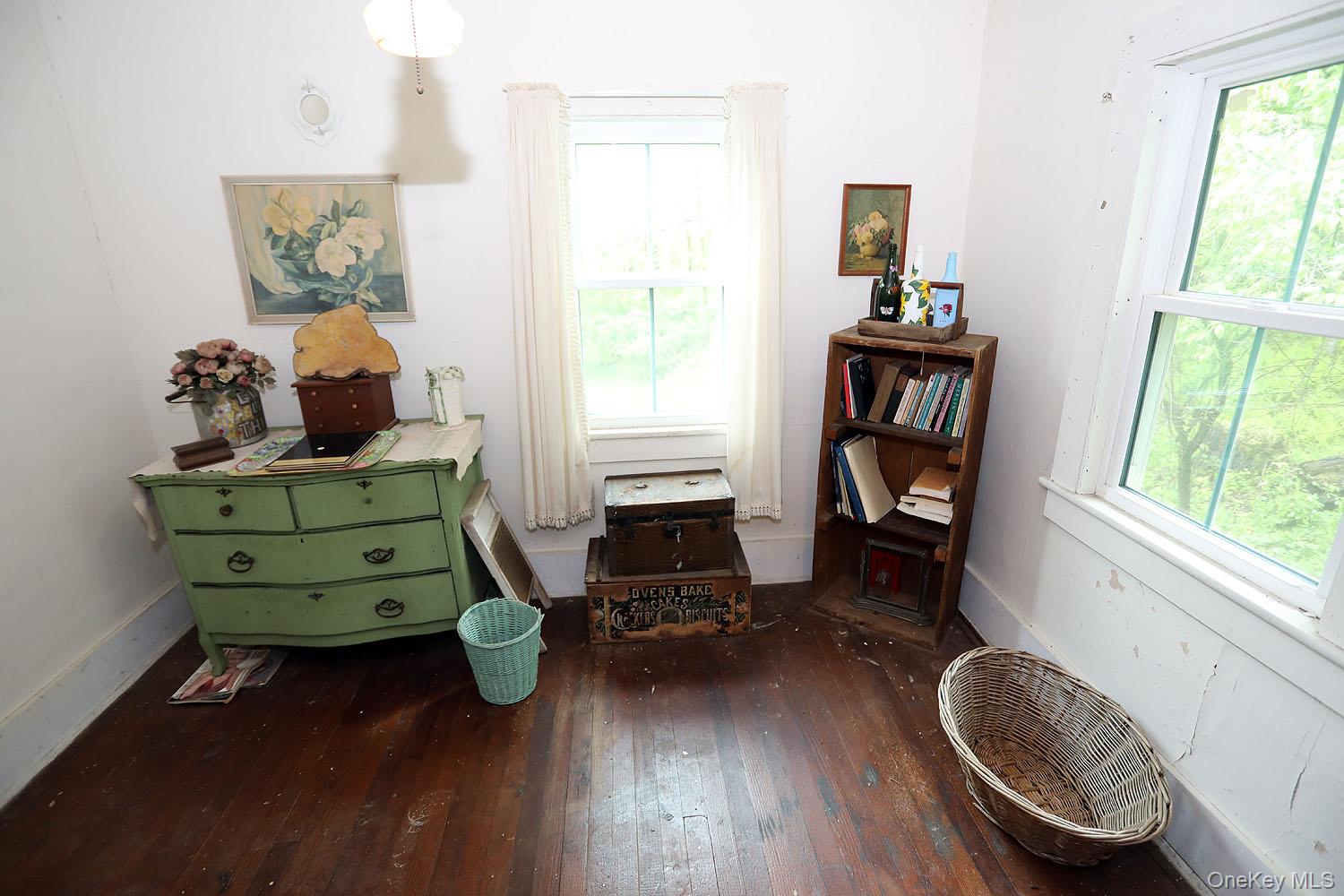 12 Henderson Road Property Photo 18