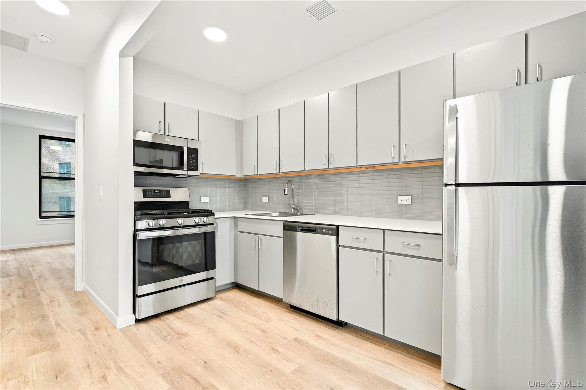 355 Bronx River Avenue 1b Property Photo 11