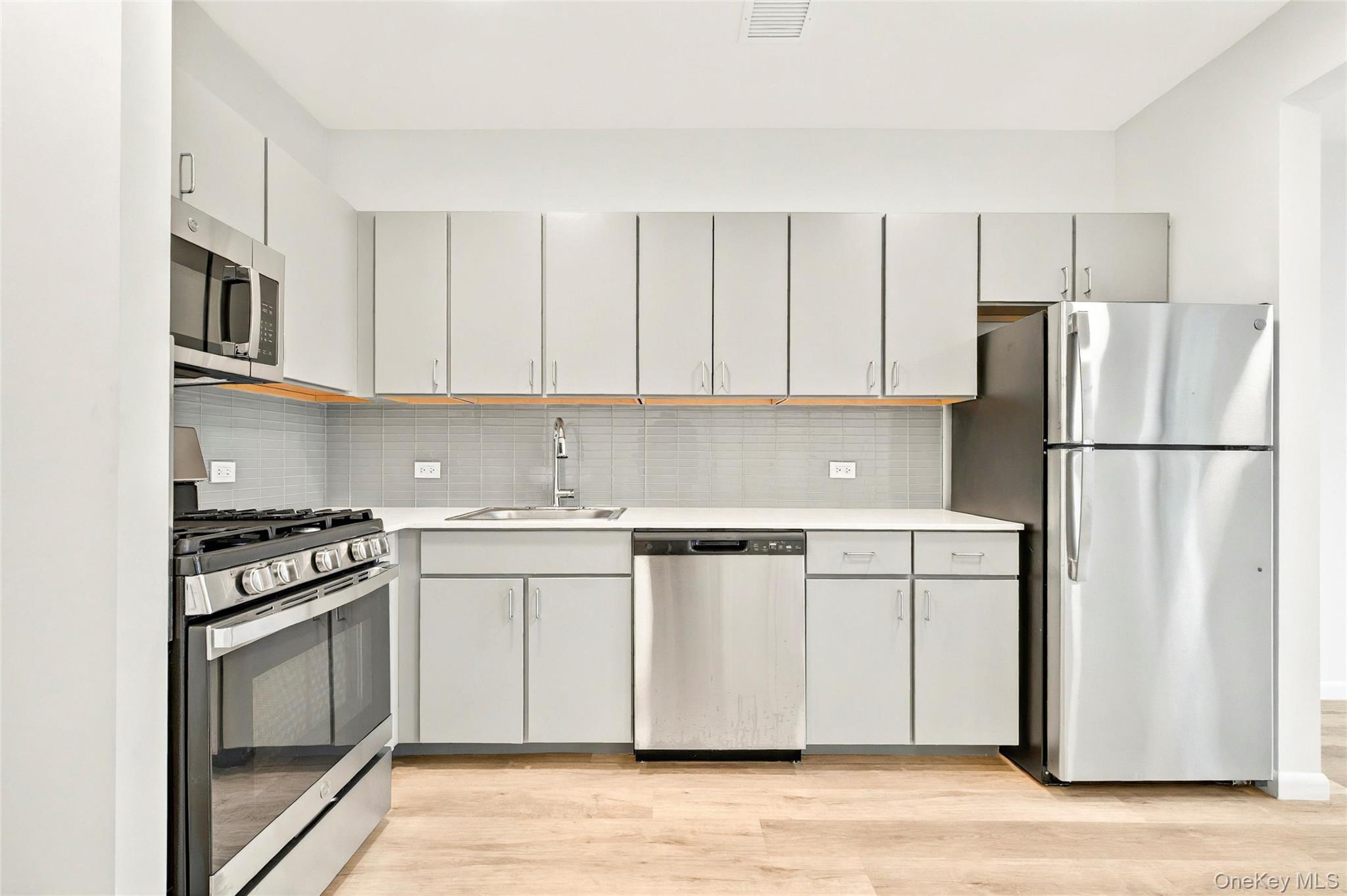 355 Bronx River Avenue 1b Property Photo 13