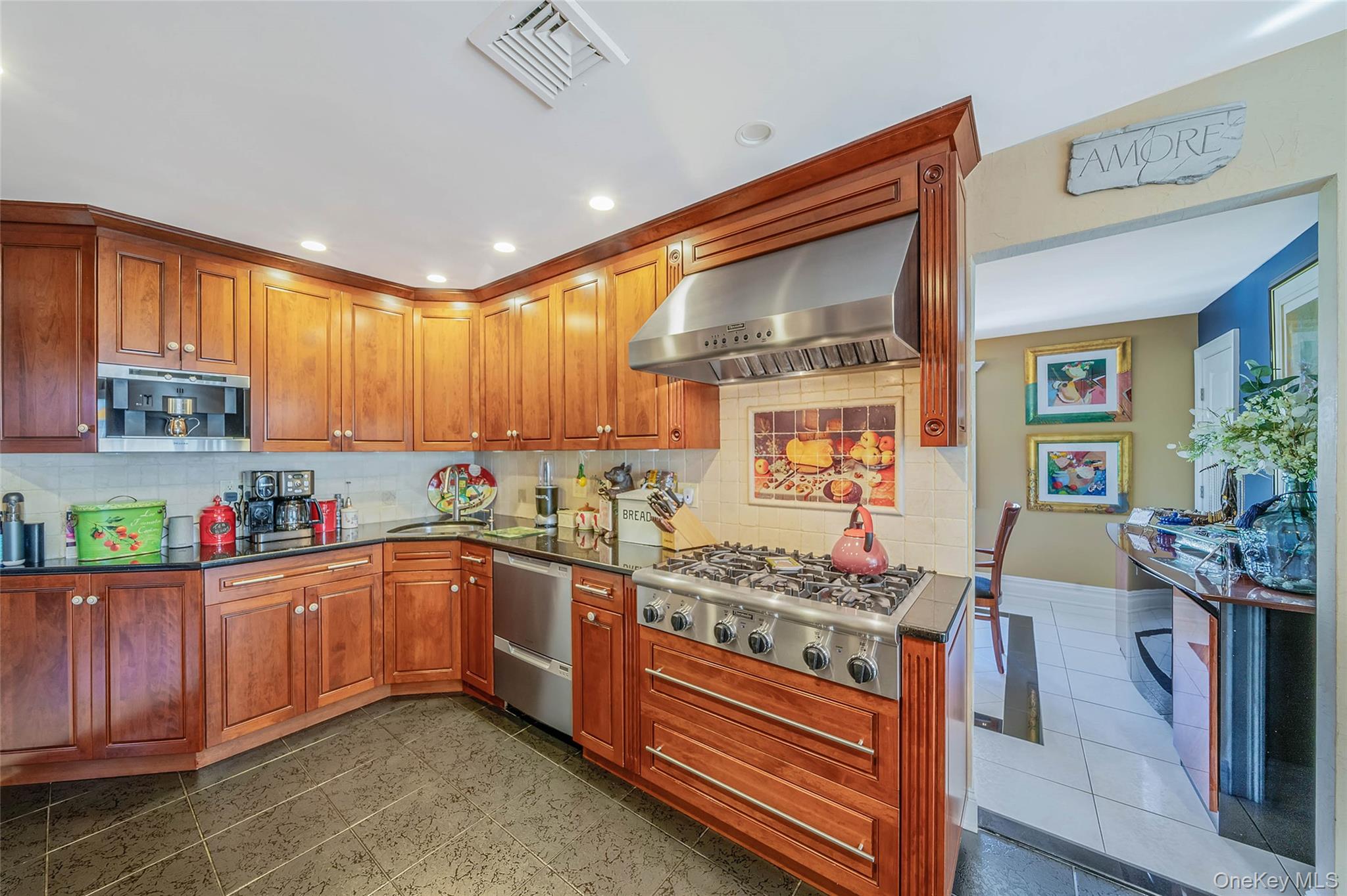 100 Mark Lane Property Photo 12